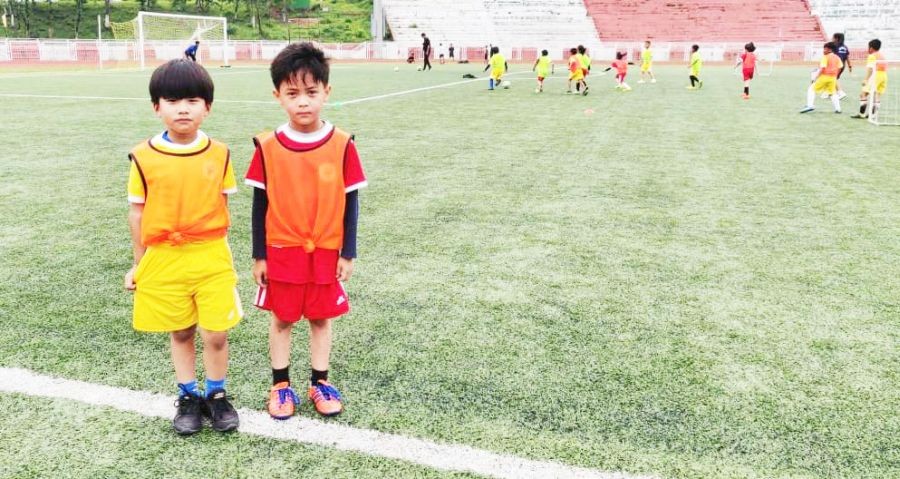 To nurture young talents, the Nagaland Department of Youth Resources and Sports introduced the Grassroot Football Festival (Baby League) for the first time in Nagaland at Indira Gandhi Stadium Kohima on May 14. A total of 120 participants including 85 boys and 35 girls, all below the age of 12, turned up for the event, and were mentored by three state football coaches from the Department. (Photo Courtesy: DYRS)